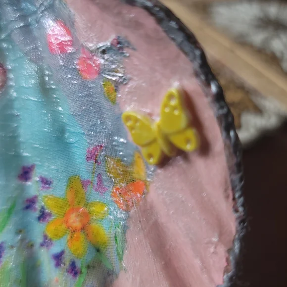 Decorative Pink Shell with Rabbit and Flowers - Picture 2 of 7